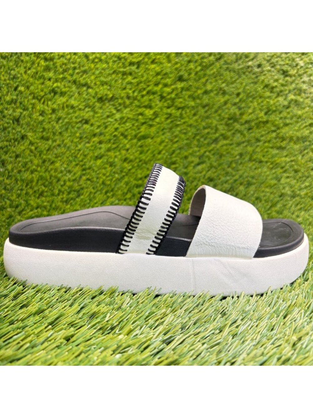 OluKai Pae Slide Womens Size 7 White Black Outdoor Leather Platform Sandals